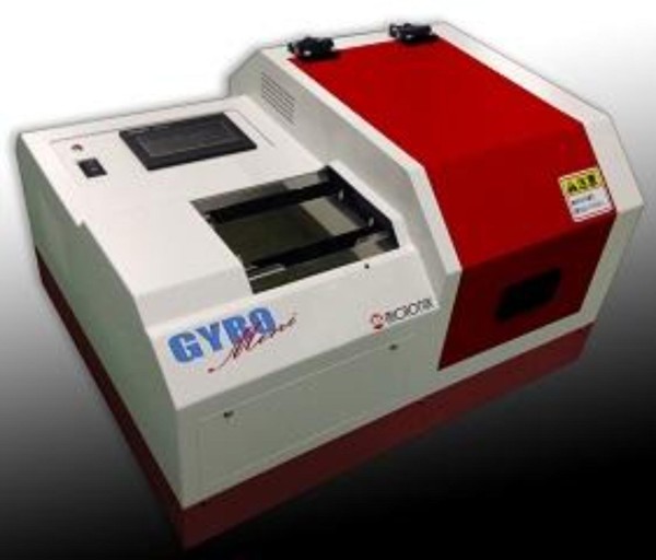 マイクロプレート専用小型遠心機 GYRO mini GM-01